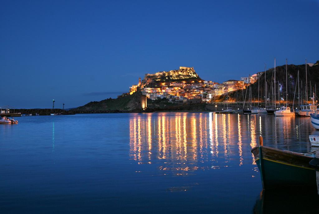 Ferienwohnung La Rosa Del Mare Castelsardo Exterior foto